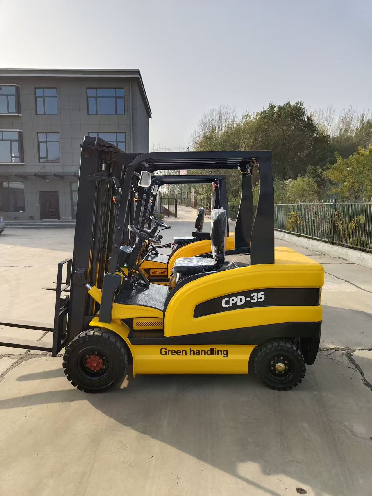 رافعة شوكية كهربائية تعمل بالغ - مراجعة Electric Pallet Jack وسعره