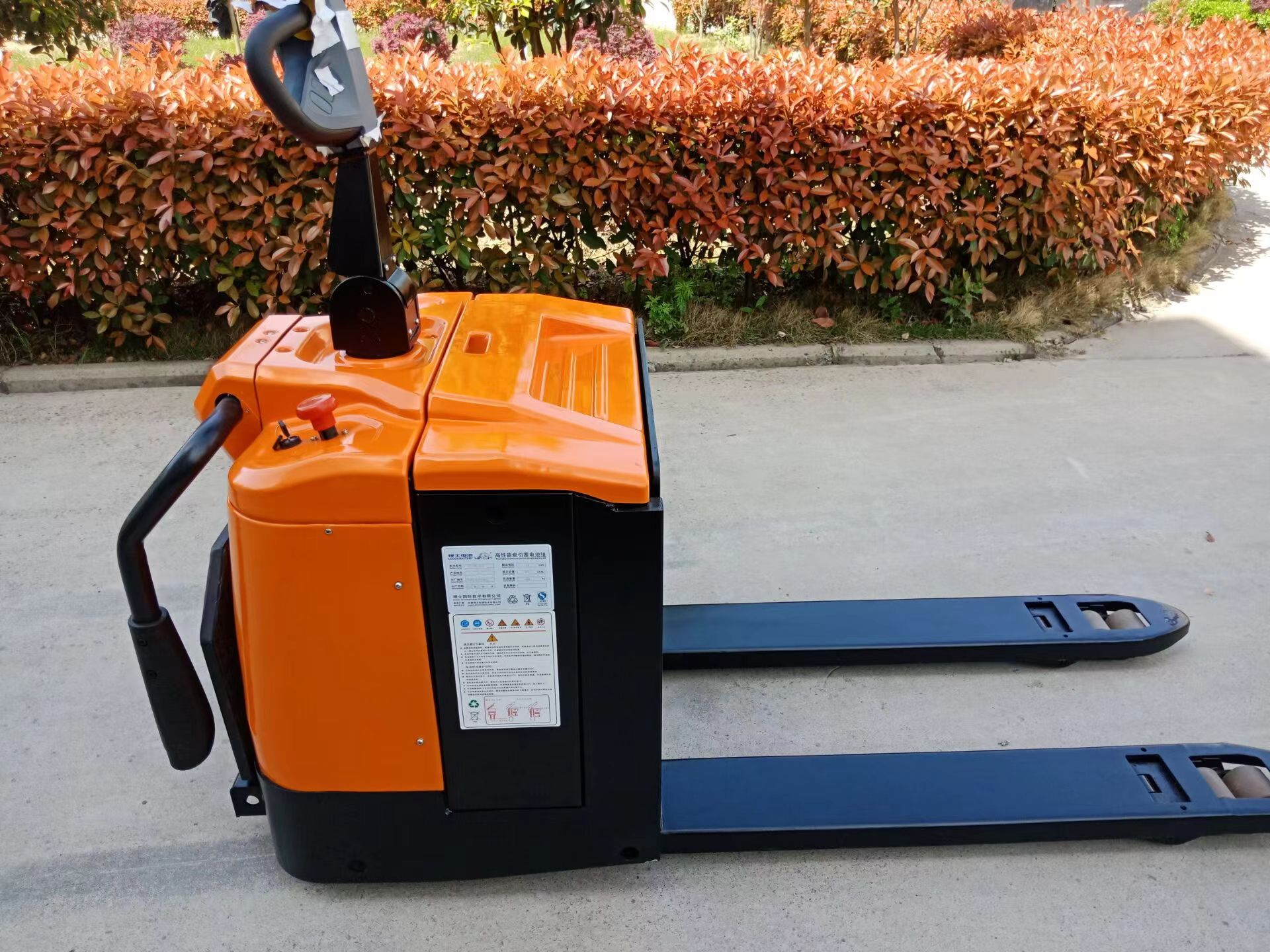رافعة يدوية كهربائية للبضائع ب - مراجعة Electric Pallet Jack وسعره