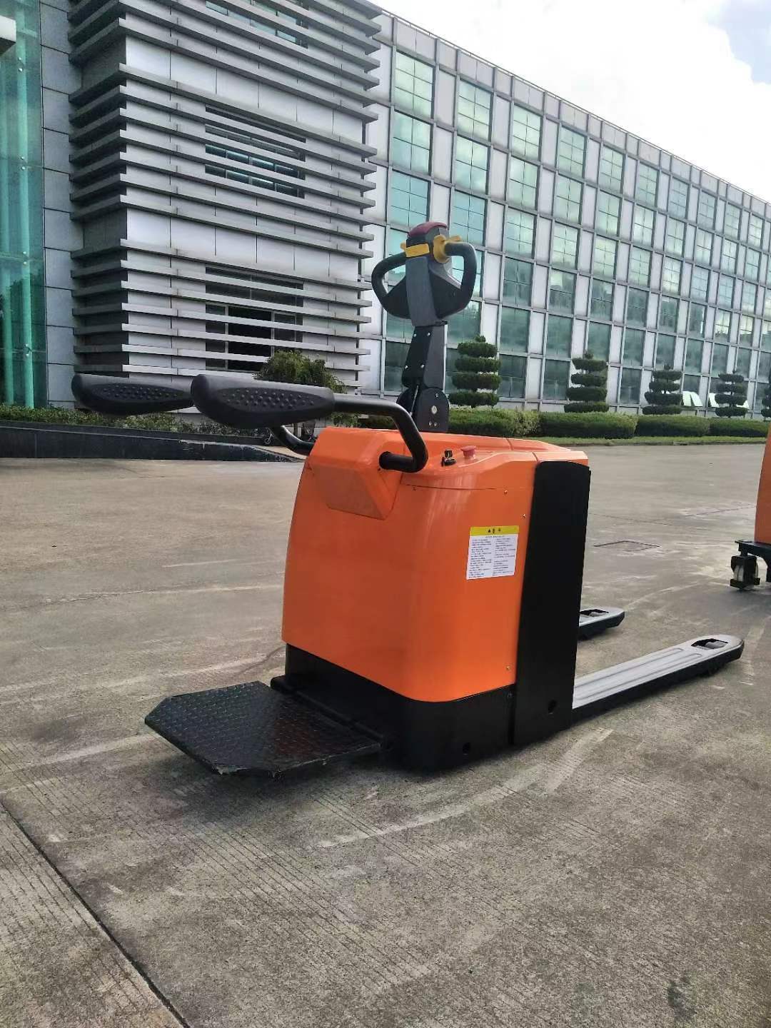 رافعة يدوية كهربائية للبضائع ب - مراجعة Electric Pallet Jack وسعره